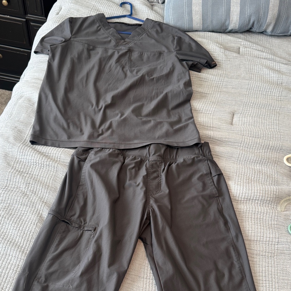 Cherokee Form Men's Gray Scrub Set Large